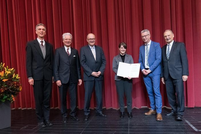 V.l.n.r.: Prof. Dr. Piet Brouwer, Dr.-Ing. Lothar Wilhelmy, Dr. Michael Meister, Preisträgerin Prof. Dr. Monika Aidelsburger, Prof. Dr. Günter M. Ziegler, Peter Lange