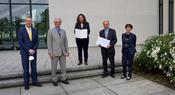 Die Preisträgerin mit den Stiftern und der Leitung der Freien Universität Berlin: Präsident Günter M. Ziegler, Lothar Wilhelmy, Franziska Schoenebeck, Peter Lange, Vizepräsidentin Marianne Braig (v.l.n.r.)