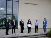 Die Preisträgerin mit Mitgliedern der Auswahlkommission für Chemie: Vorsitzender Eckart Rühl, Mathias Christmann, Hans-Ulrich Reißig, Franziska Schoenebeck, Rainer Haag, Stefan Hecht (v.l.n.r.)