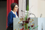 Dr. Tina Klüwer, Leiterin der Abteilung Forschung für technologische Souveränität und Innovationen im Bundesministerium für Bildung und Forschung, begrüßt auch im Namen der Schirmherrin.